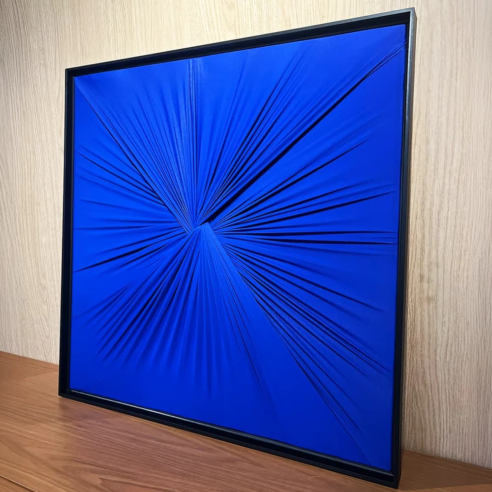 Quadro Artesanal Abstrato Têxtil Repuxado Azul Bic Sem Vidro 80x80cm