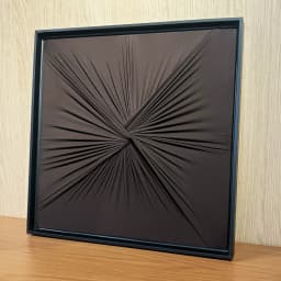 Quadro Artesanal Abstrato Têxtil Repuxado Marrom Sem Vidro 50x50cm