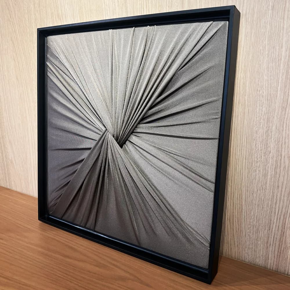 Quadro Artesanal Abstrato Têxtil Repuxado Castanho Sem Vidro 50x50cm