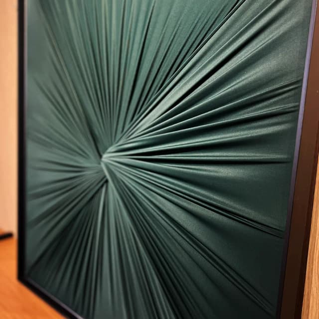 Quadro Artesanal Abstrato Têxtil Repuxado Verde Sem Vidro 80x80cm