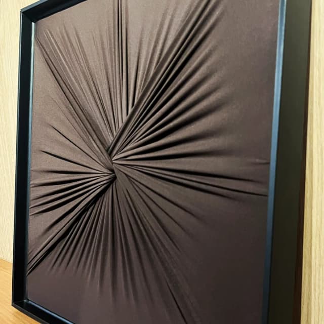 Quadro Artesanal Abstrato Têxtil Repuxado Marrom Sem Vidro 50x50cm